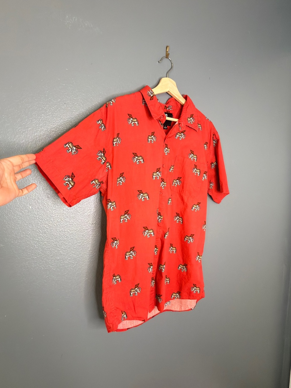 RSQ Cotton Men's Red Short-Sleeve Button-Up Shirt with Elephant Umbrellas Large